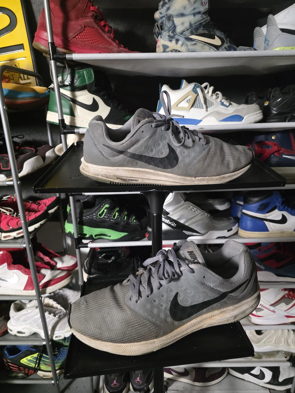 🔥 Nike Downshifter 7 Men's Size 10 Gray Athletic Sneakers Black Swoosh